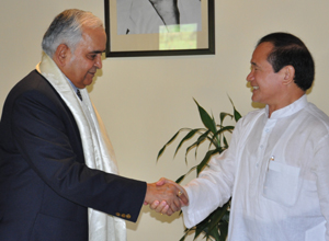 The Governor of Arunachal Pradesh Lt. Gen (Retd) Nirbhay Sharma with Chief Minister Shri Nabam Tuki at Raj Bhawan, Itanagar on 15th May 2014